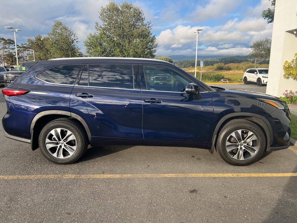 Used 2021 Toyota Highlander XLE with VIN 5TDHZRBH1MS157684 for sale in Eureka, CA