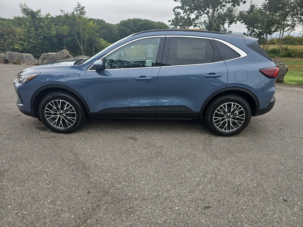 2025 Ford Escape Plug-In Hybrid photo 2