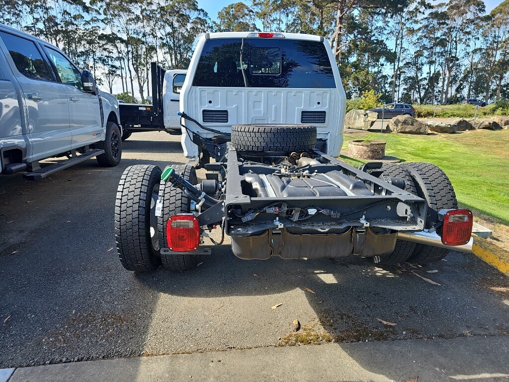 2025 Ford F-550 XL photo 3