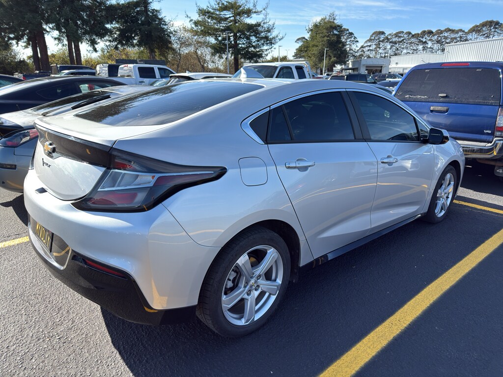 2018 Chevrolet Volt LT photo 3