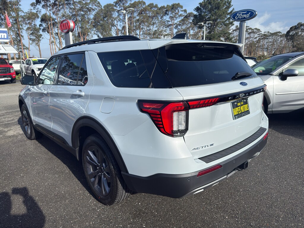 2026 Ford Explorer photo 2