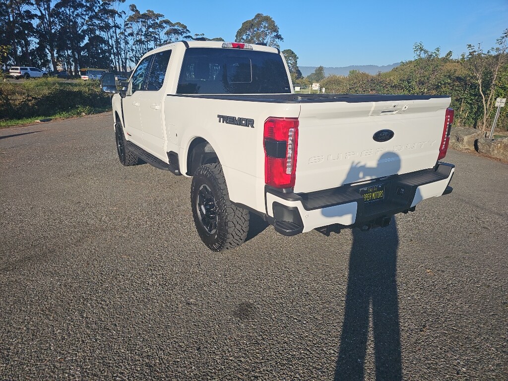 2025 Ford F-350 Lariat photo 3