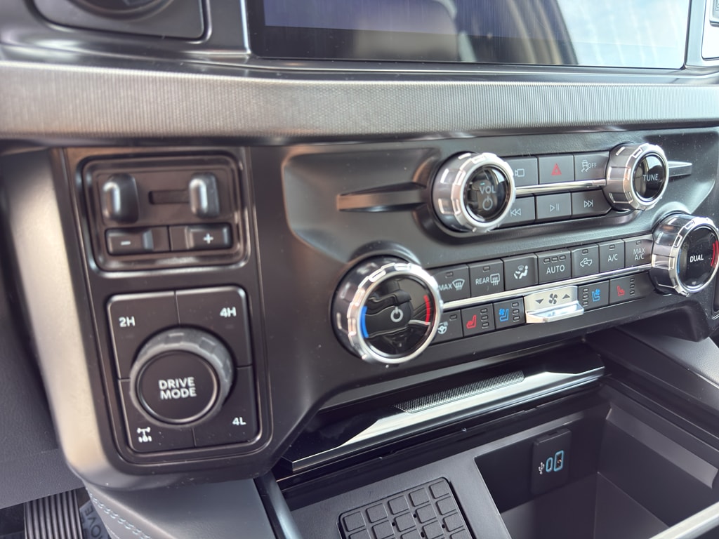 2026 Ford F-350 Super Duty Platinum - Photo 14