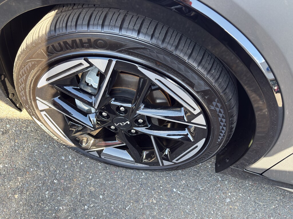 2025 Kia K4 GT-Line photo 2