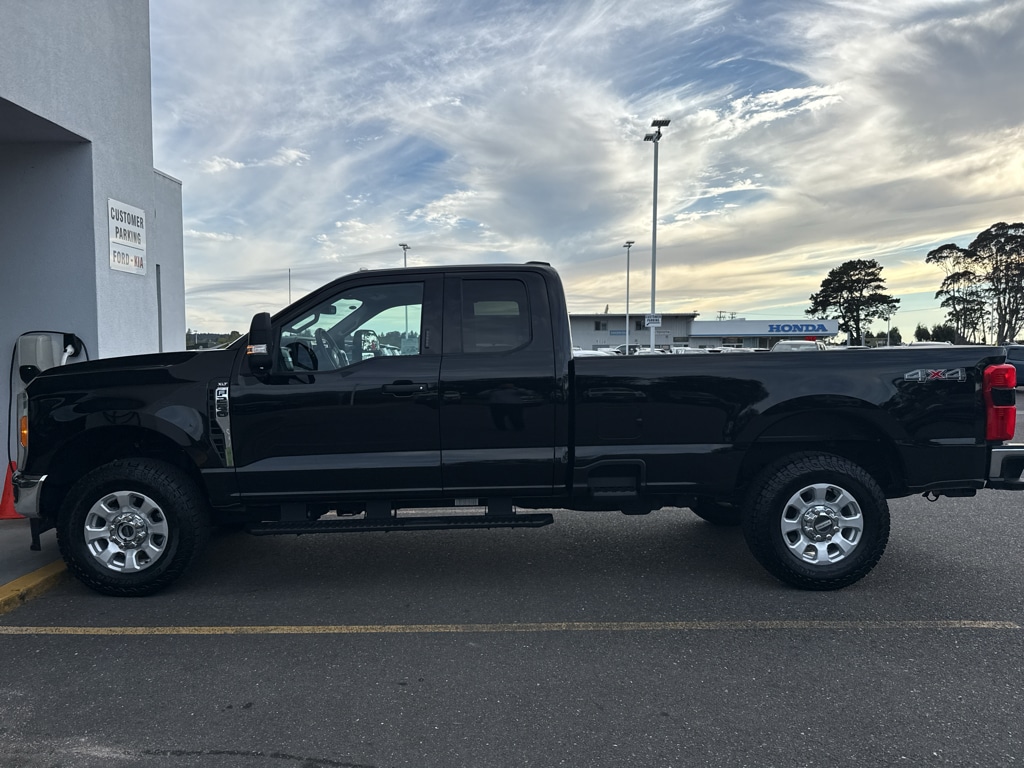 1FT8X2BNXPEE07484
