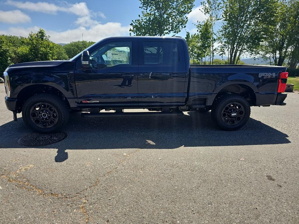 2025 Ford F-350 Lariat photo 2