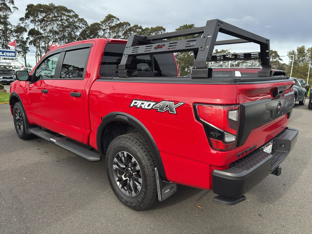 2021 Nissan Titan PRO-4X photo 2