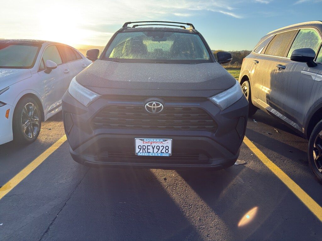 2022 Toyota RAV4 XLE photo 3