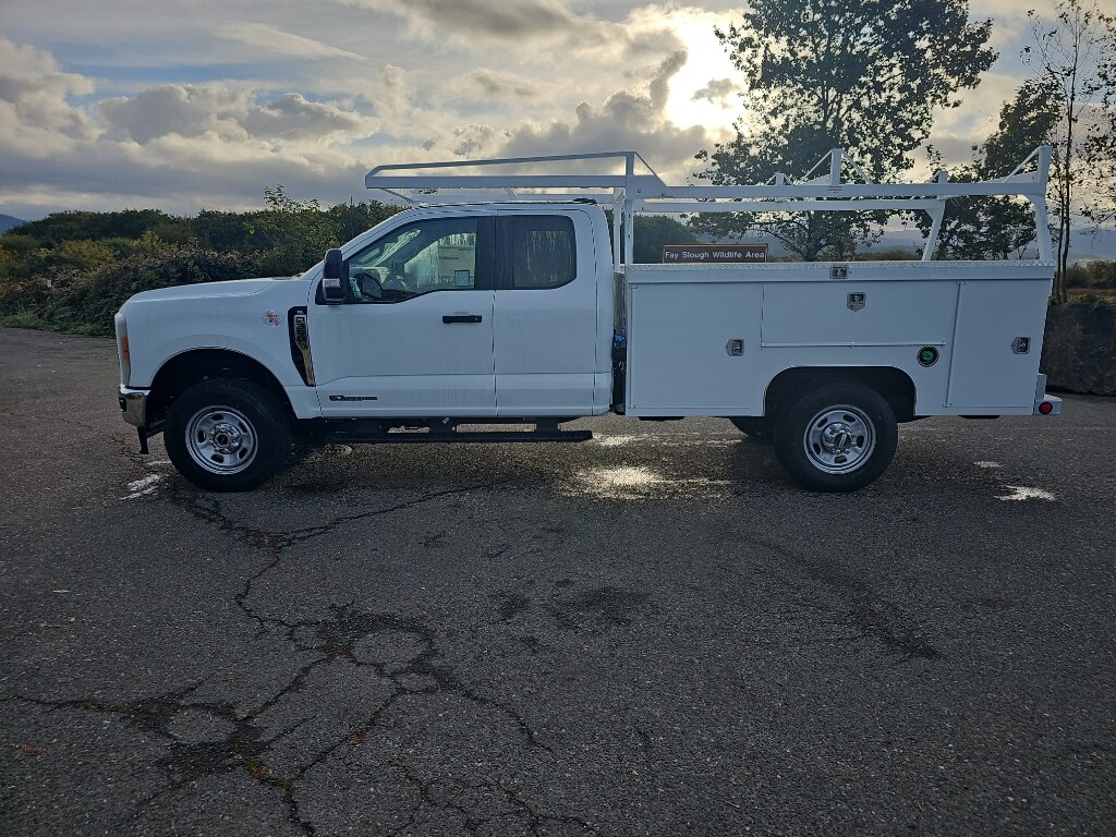 2026 Ford F-350 photo 2