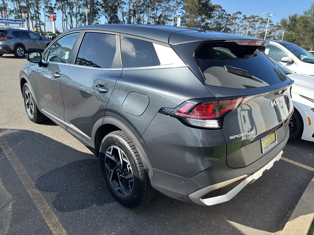 2024 Kia Sportage LX photo 3