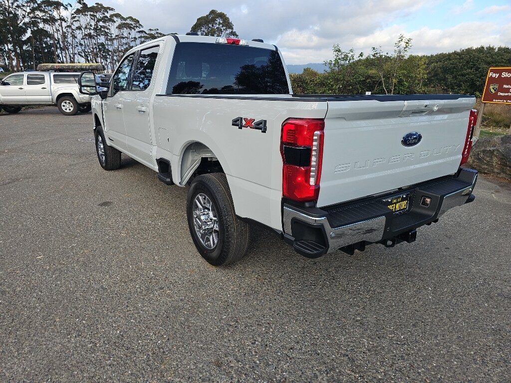 2026 Ford F-350 Lariat photo 3