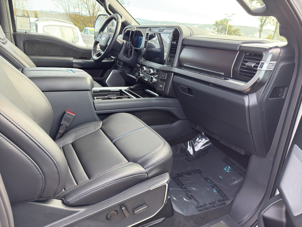 2026 Ford F-350 Super Duty Platinum - Photo 17