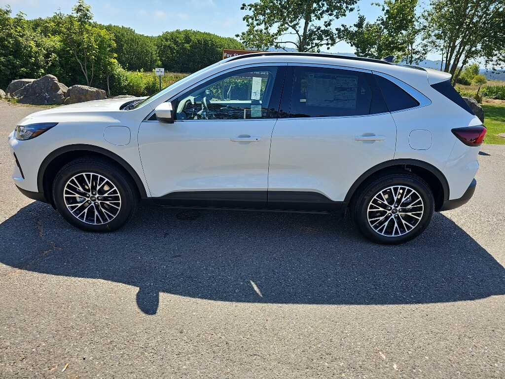 2025 Ford Escape Plug-In Hybrid photo 2