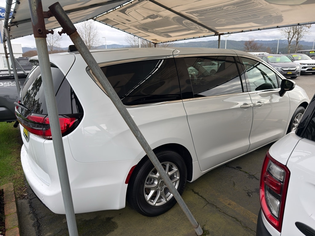 Used 2023 Chrysler Pacifica Touring L Van Passenger Van