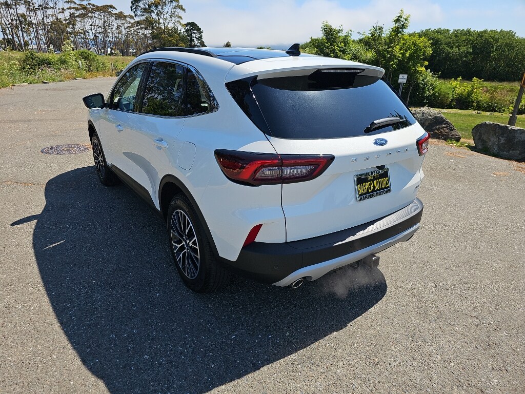 2025 Ford Escape Plug-In Hybrid photo 3