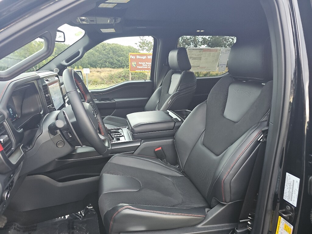 2025 Ford F-150 Raptor - Photo 25