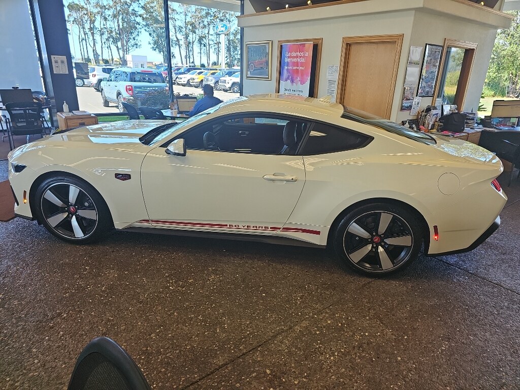 2025 Ford Mustang GT Premium photo 2