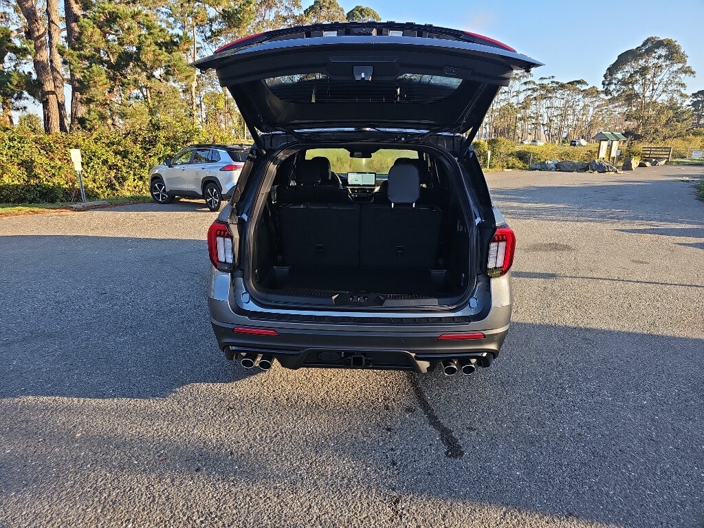 2025 Ford Explorer ST photo 3