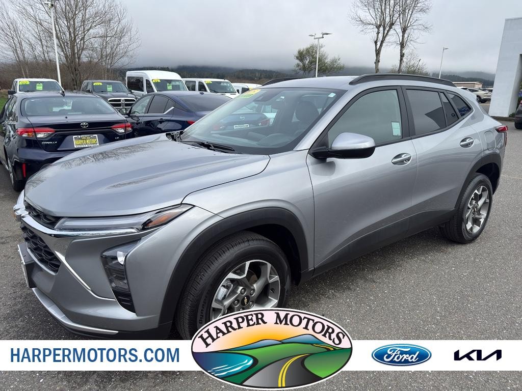 Used 2025 Chevrolet Trax LT SUV