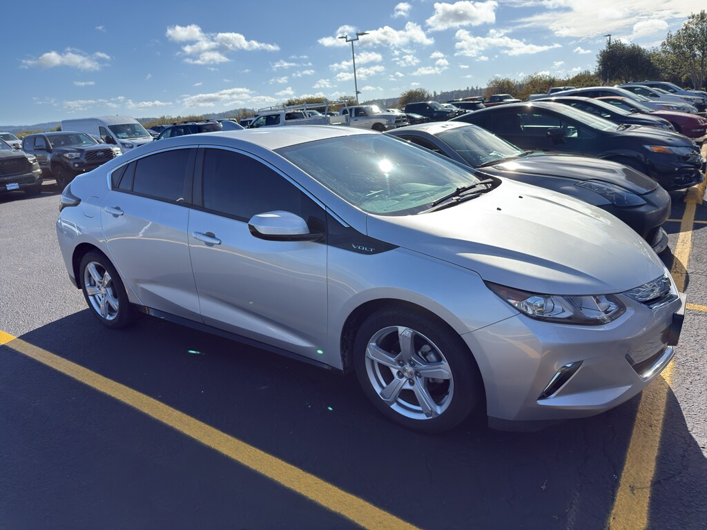 2018 Chevrolet Volt LT photo 2