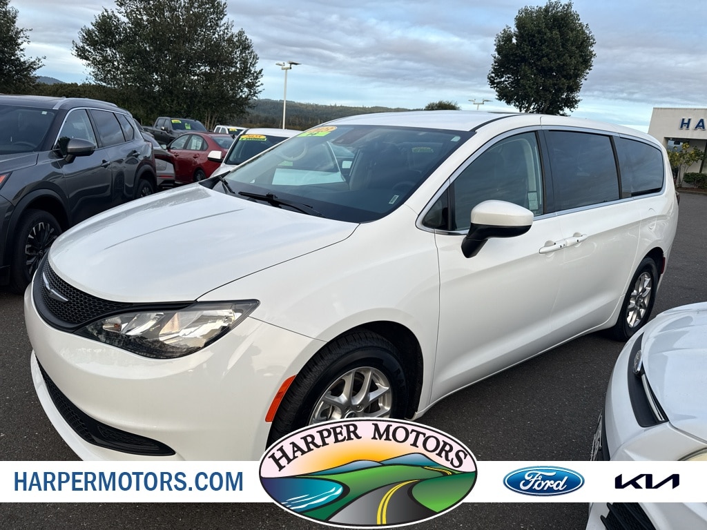 2023 Chrysler Voyager