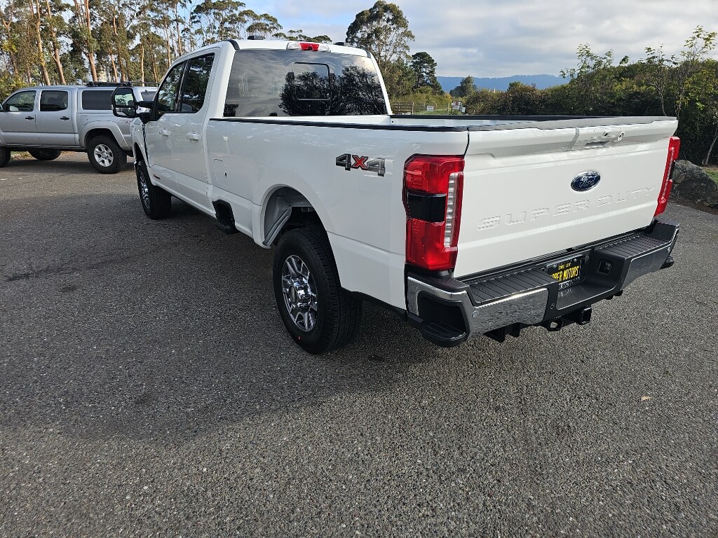 2026 Ford F-350 Lariat photo 3