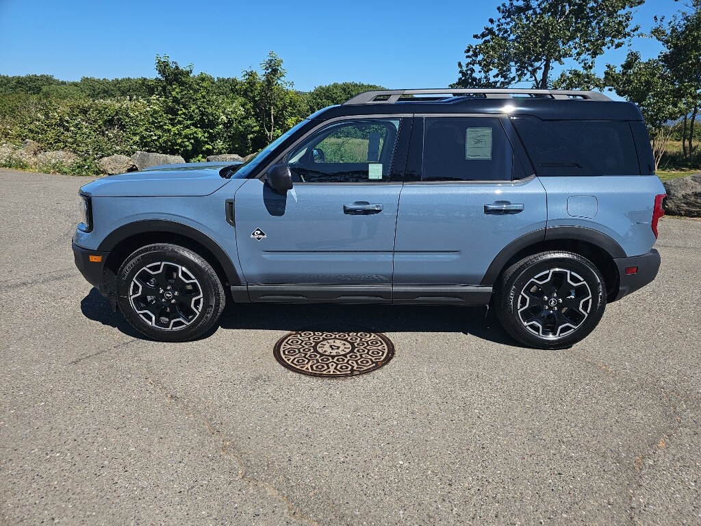2025 Ford Bronco Sport Outer Banks photo 2
