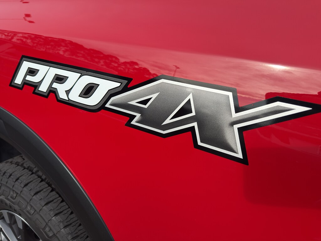 2021 Nissan Titan PRO-4X photo 3