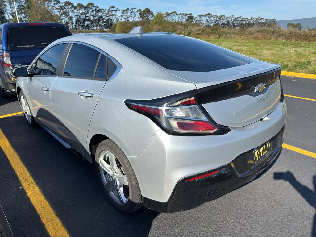 2018 Chevrolet Volt LT photo 4