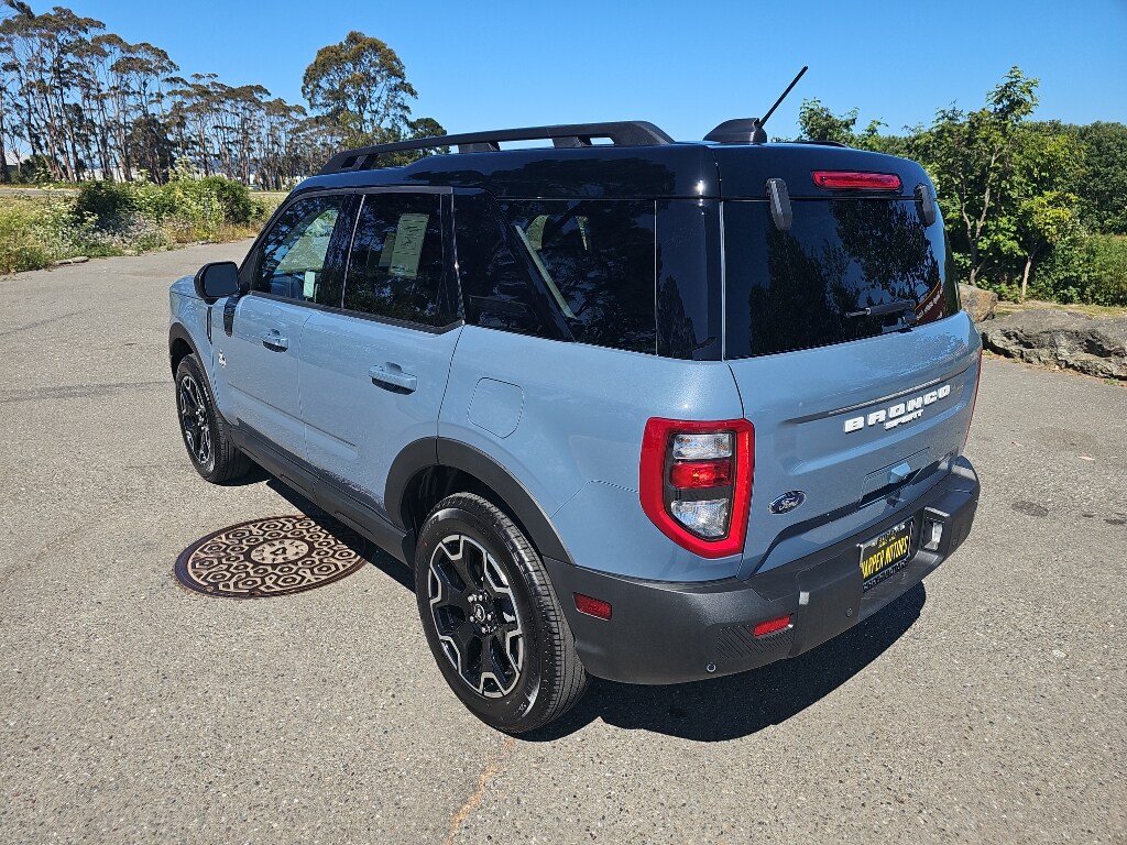 2025 Ford Bronco Sport Outer Banks photo 3