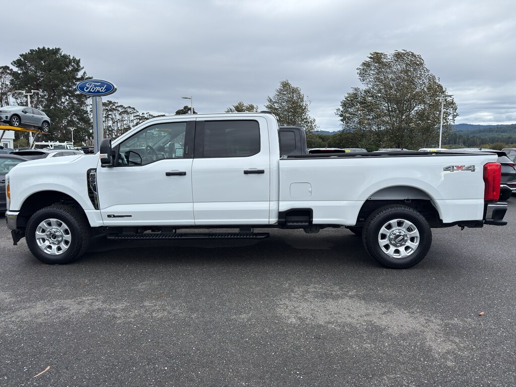 2024 Ford F-250 XLT photo 2