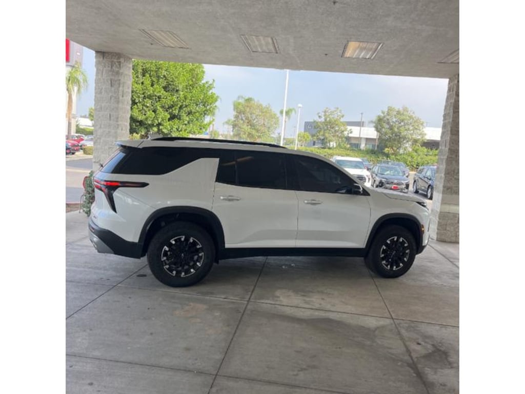 Used 2025 Chevrolet Traverse AWD Z71 SUV