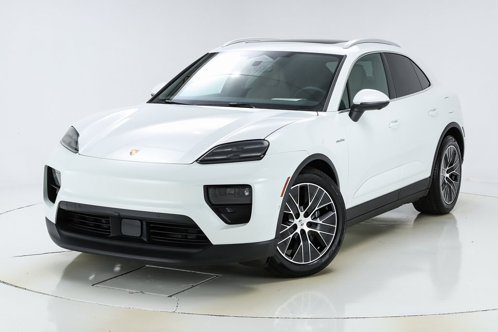 2025 Porsche Macan Base's photo