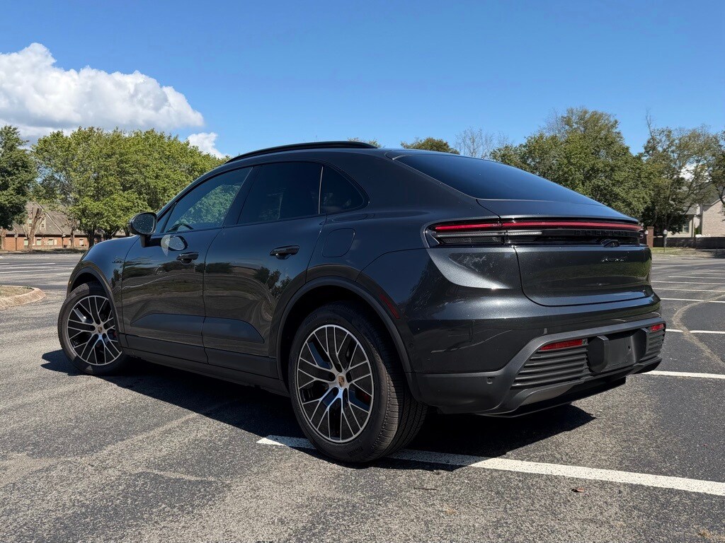 2025 Porsche Macan Electric photo 3