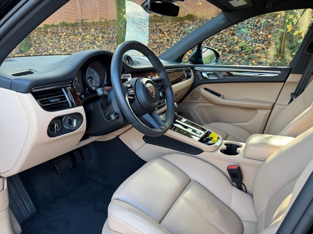 2025 Porsche Macan S photo 4