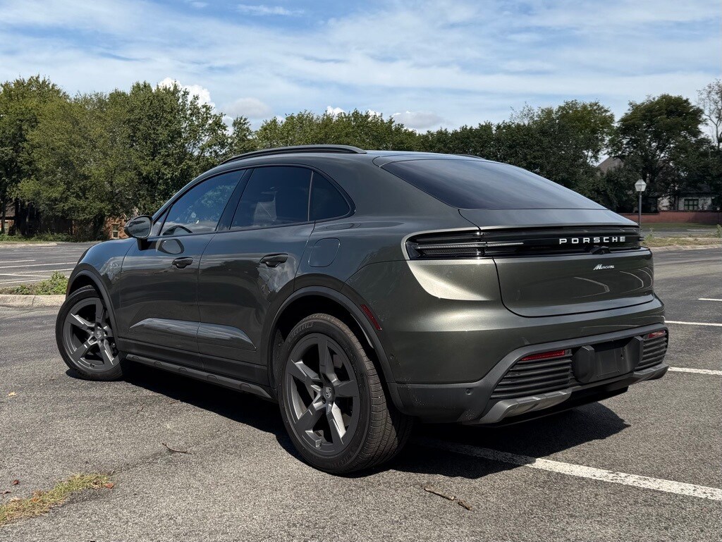 2025 Porsche Macan Electric photo 3