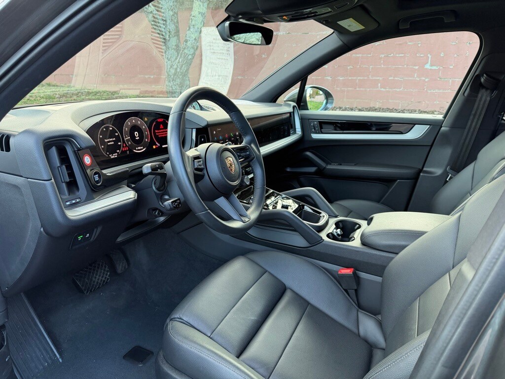 2025 Porsche Cayenne Base photo 4