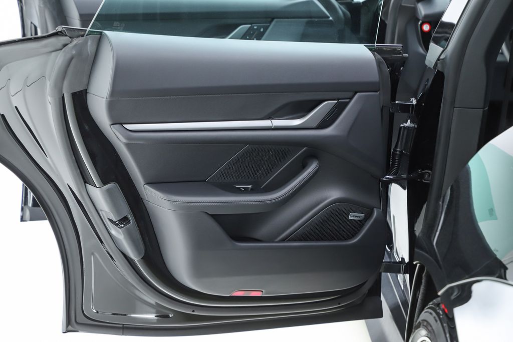 2025 Porsche Taycan Base - Photo 37
