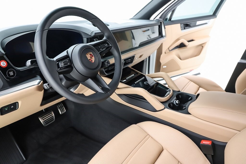 2025 Porsche Cayenne S photo 4
