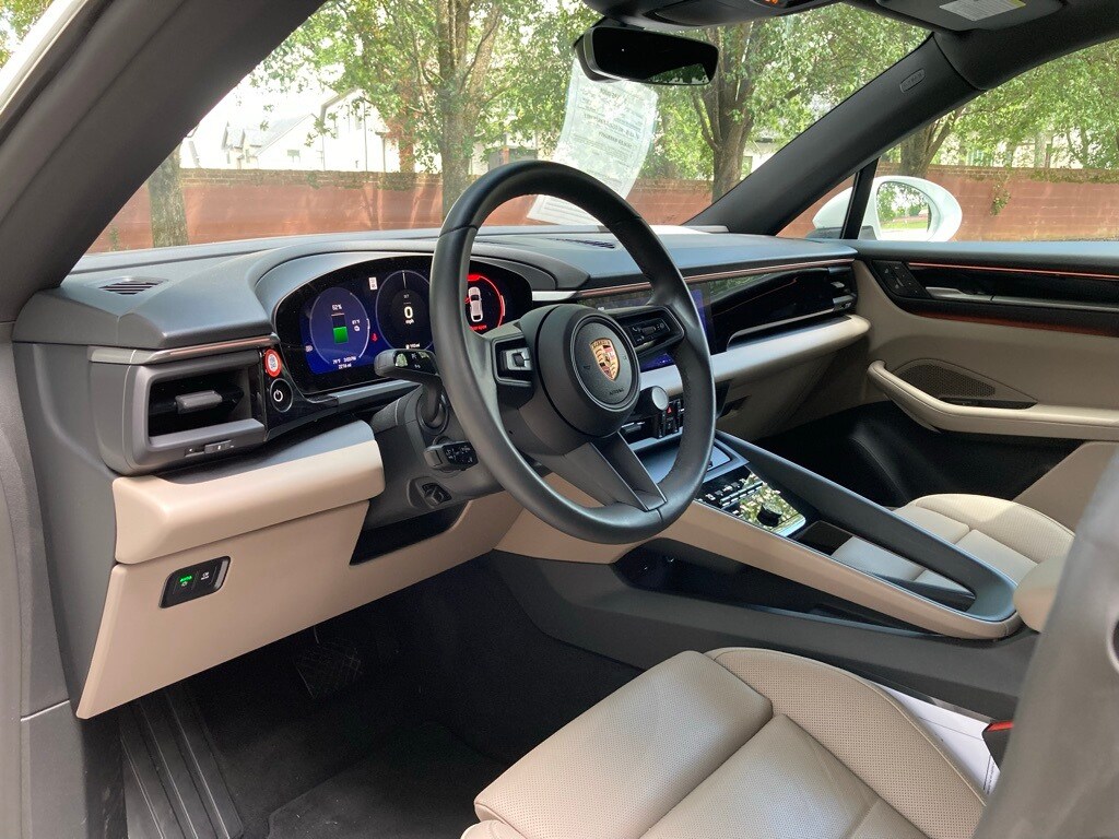 2025 Porsche Macan Electric Base photo 4