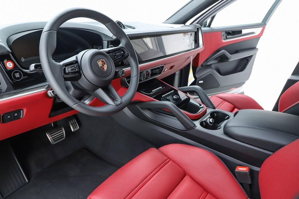 2025 Porsche Cayenne Coupe S photo 4