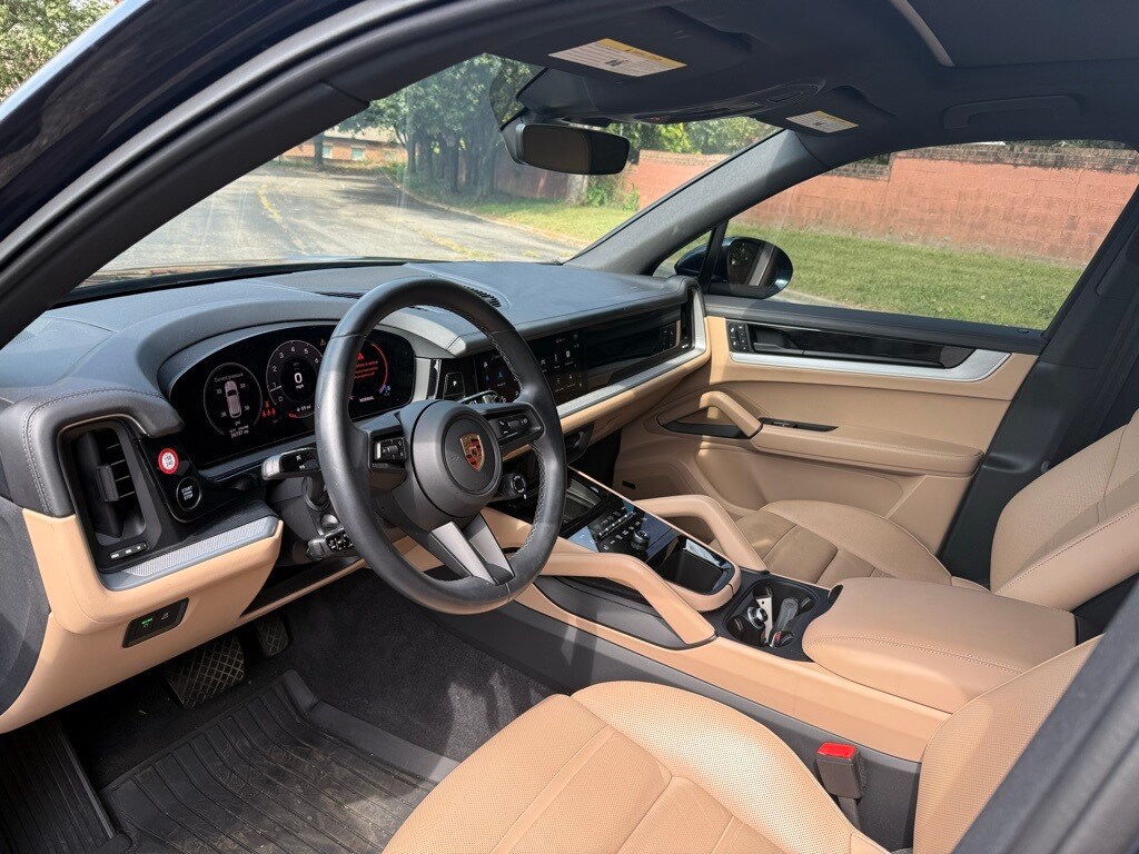 2024 Porsche Cayenne Base photo 4