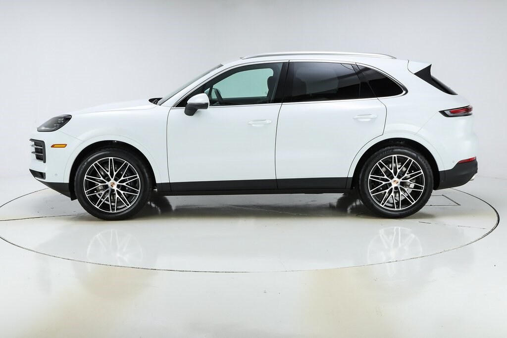 2026 Porsche Cayenne photo 2