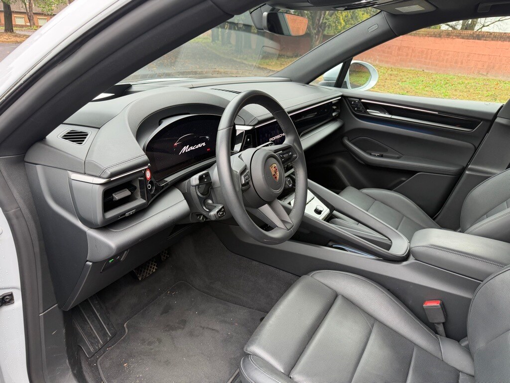 2025 Porsche Macan Electric Base photo 4