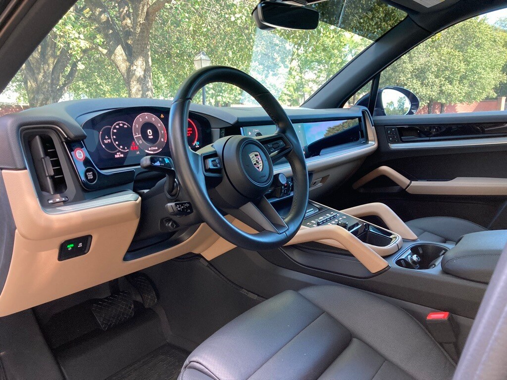 2024 Porsche Cayenne Base photo 4
