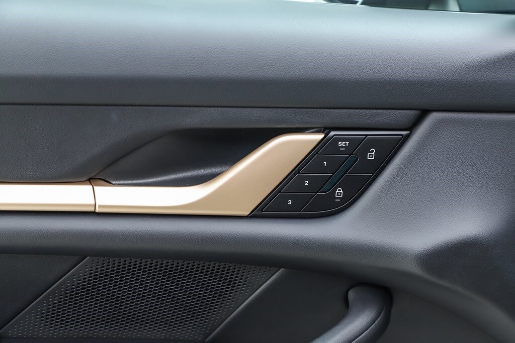 2025 Porsche Taycan S - Photo 43