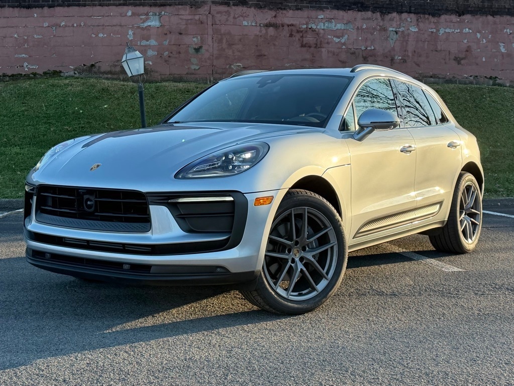 2024 Porsche Macan Base's photo