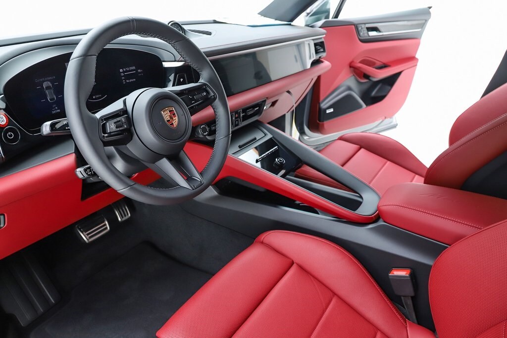 2025 Porsche Macan Electric photo 3
