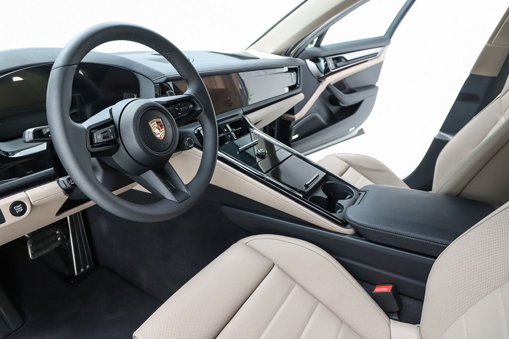 2025 Porsche Panamera 4 photo 4