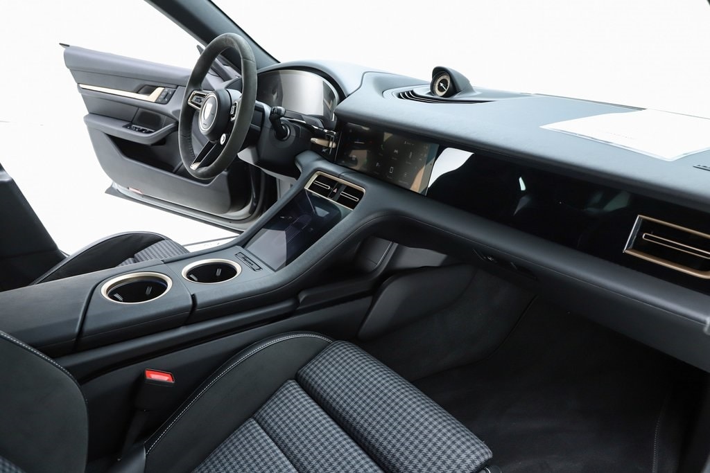 2025 Porsche Taycan S - Photo 70